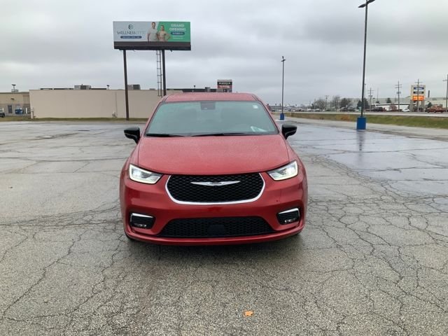 Used 2025 Red Chrysler Select image 3