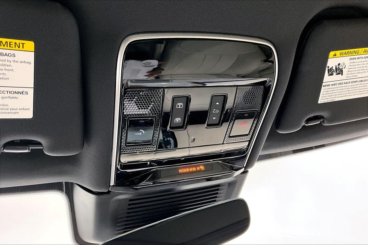 Used 2025 Carpathian Grey Premium Metallic Land Rover SE image 32