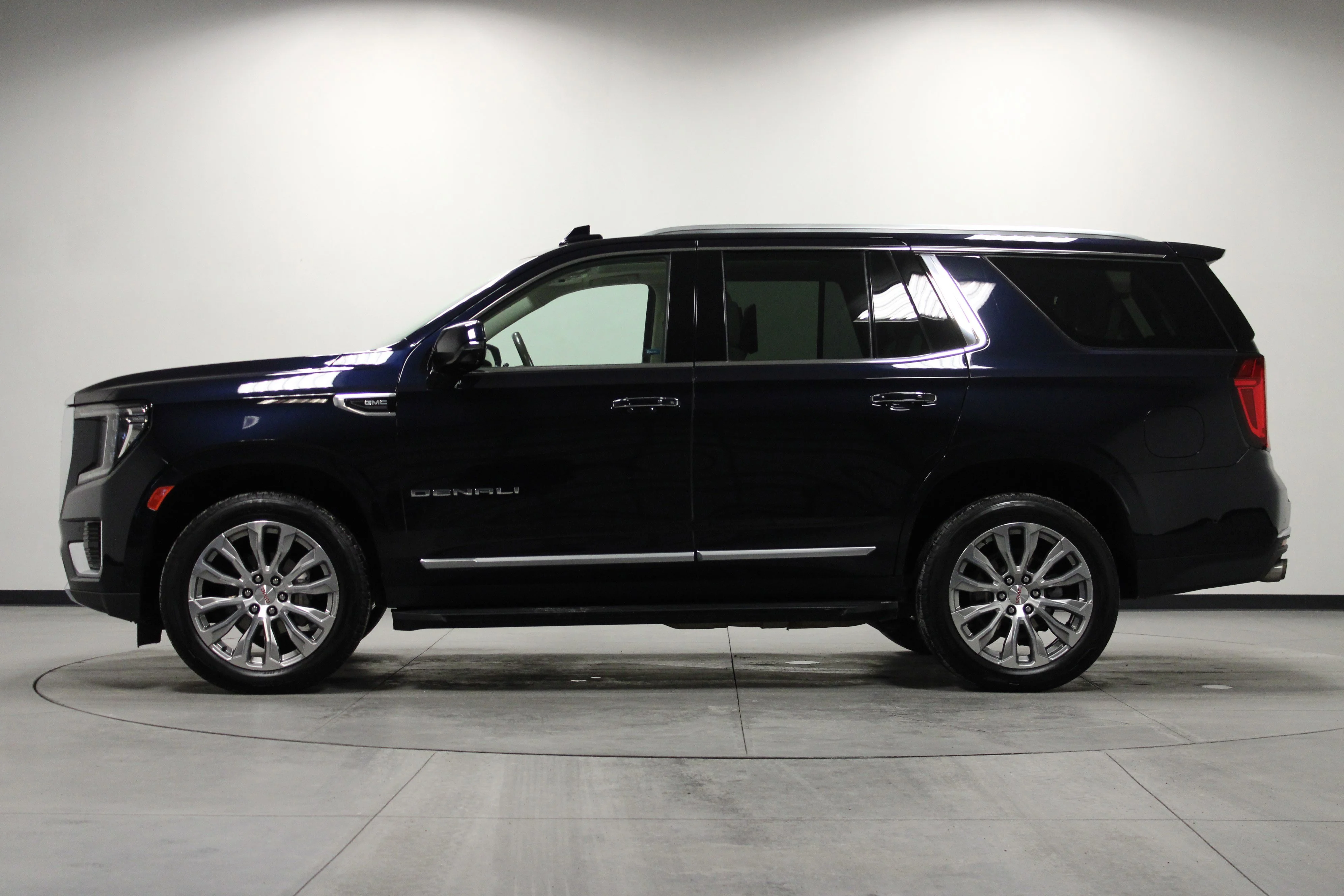 Used 2023 Midnight Blue Metallic GMC Denali image 7
