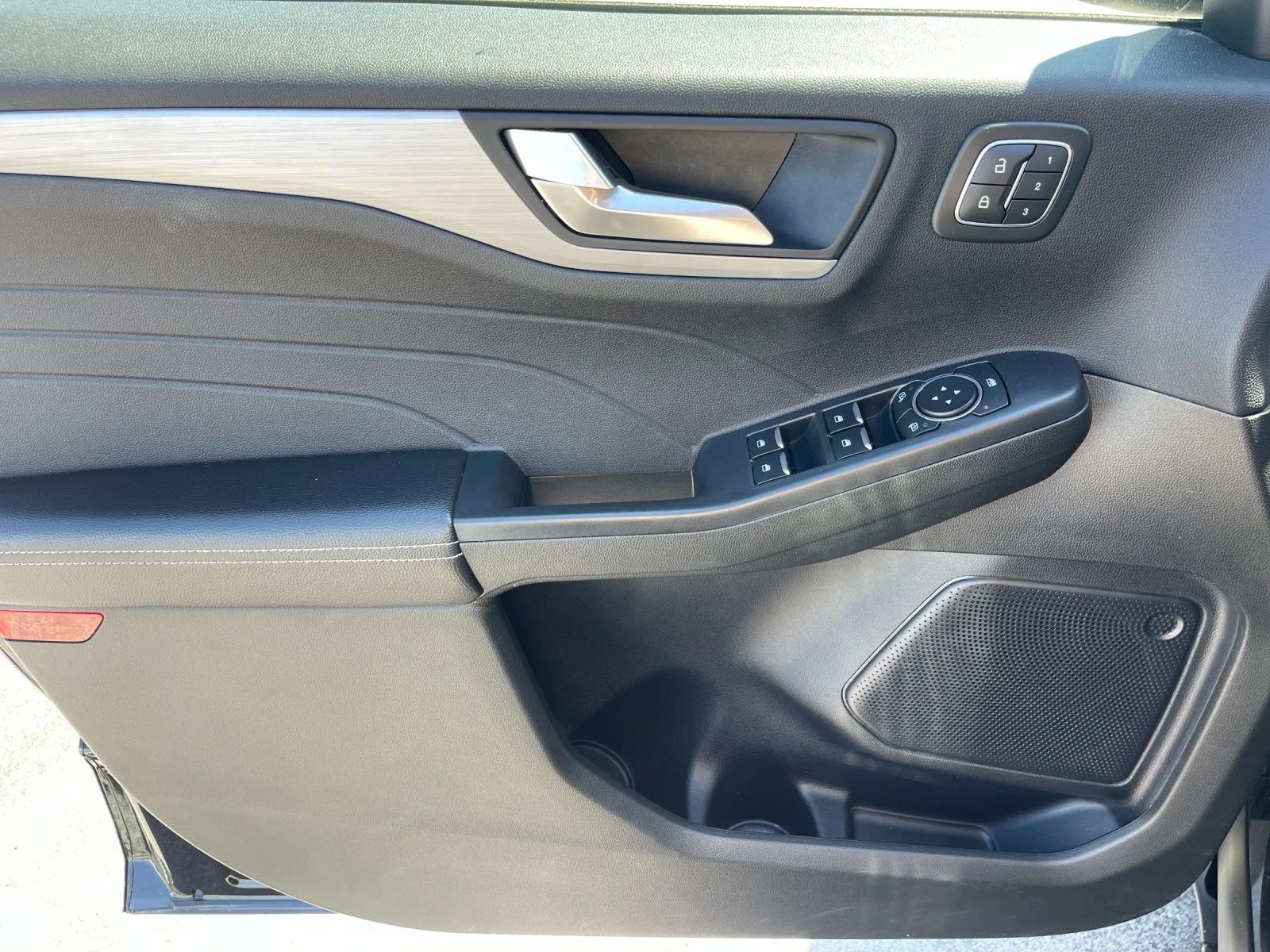 Used 2024  Ford Platinum image 12