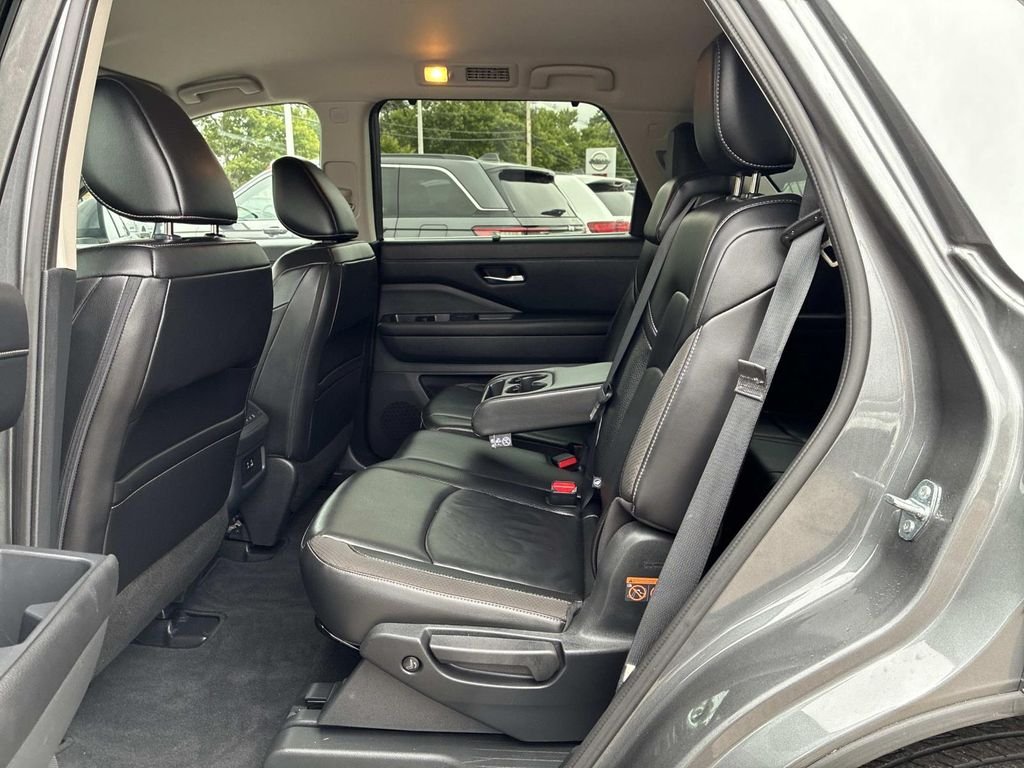 Used 2025 Gray Nissan SL image 16