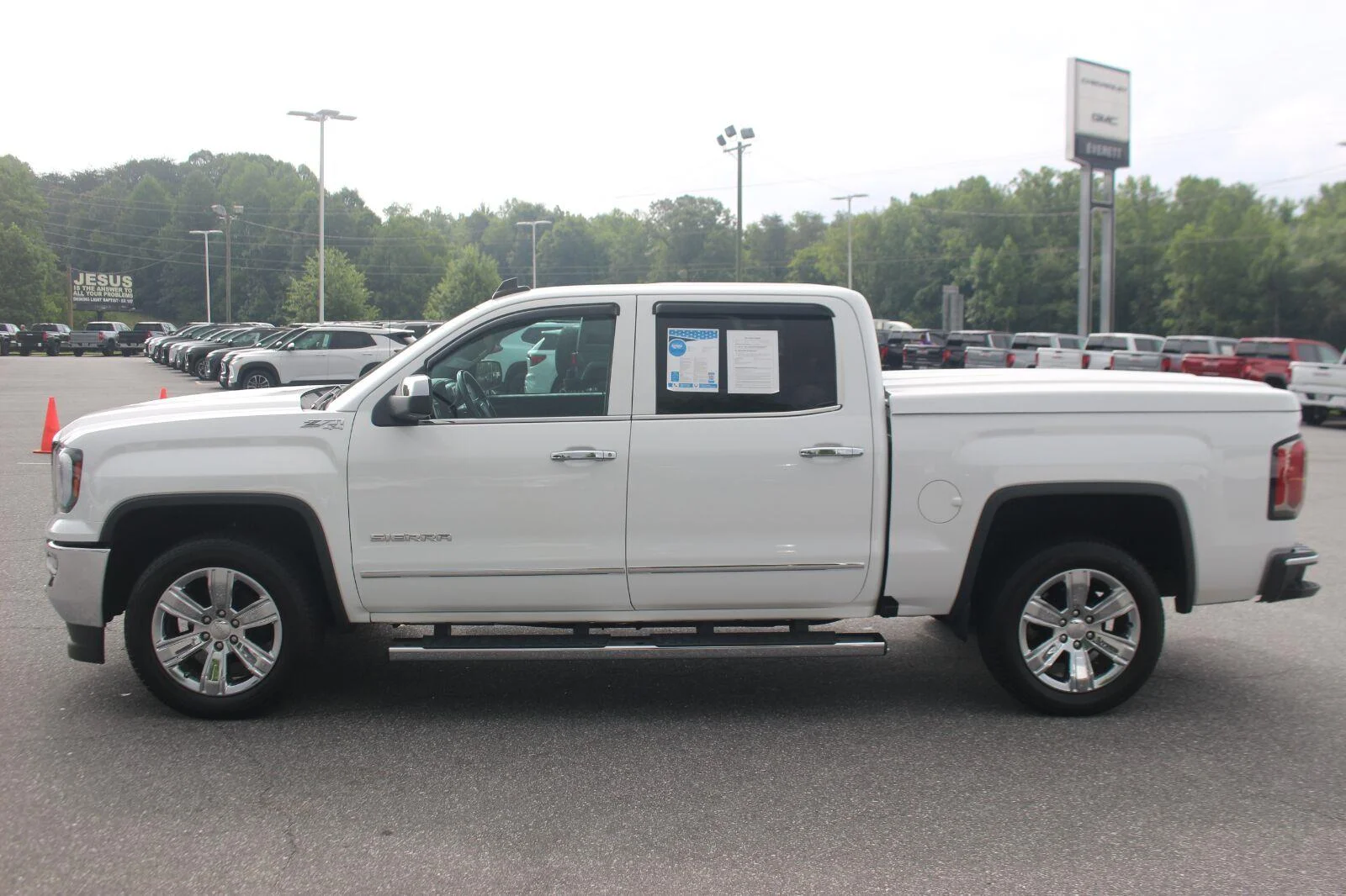 Used 2018 SUMMIT WHITE GMC SLT image 4