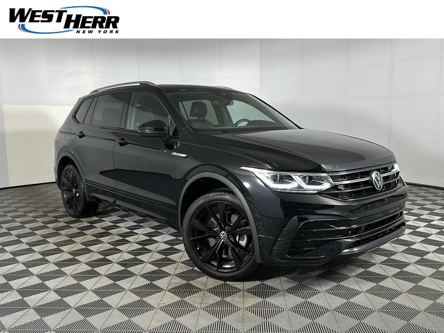 2024 Volkswagen Tiguan 2.0T SEL R-Line 4Motion's photo