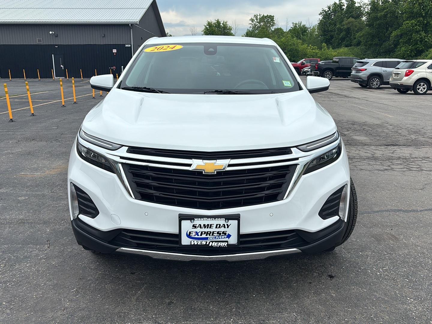 Used 2024 Summit White Chevrolet LT image 2