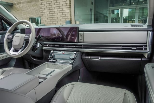 2025 Hyundai Santa Fe SEL - Photo 17