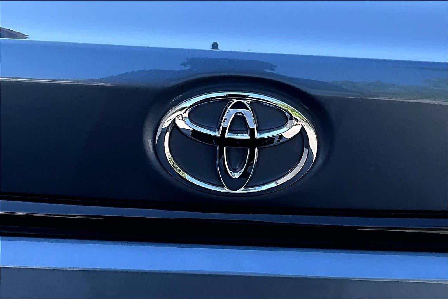 Used 2026 Celestite Toyota LE image 31