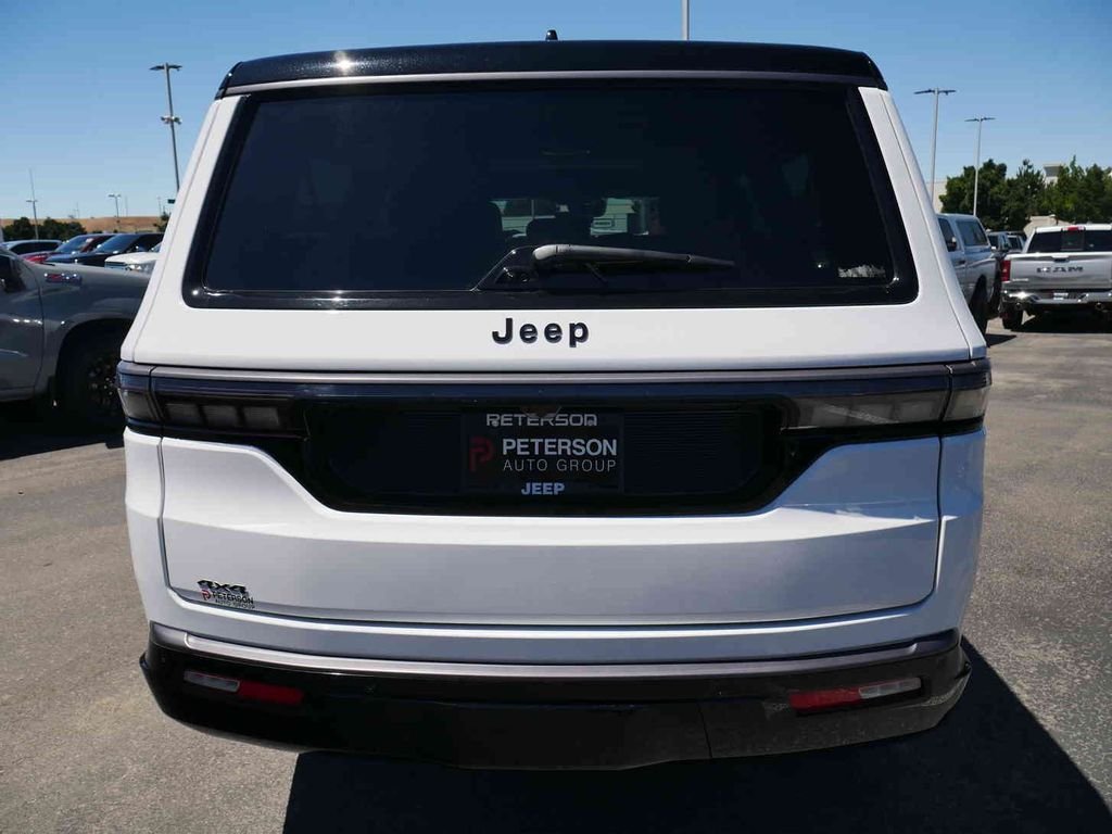 New 2026 Bright White Clear-Coat Exterior Paint Jeep Grand Wagoneer image 24