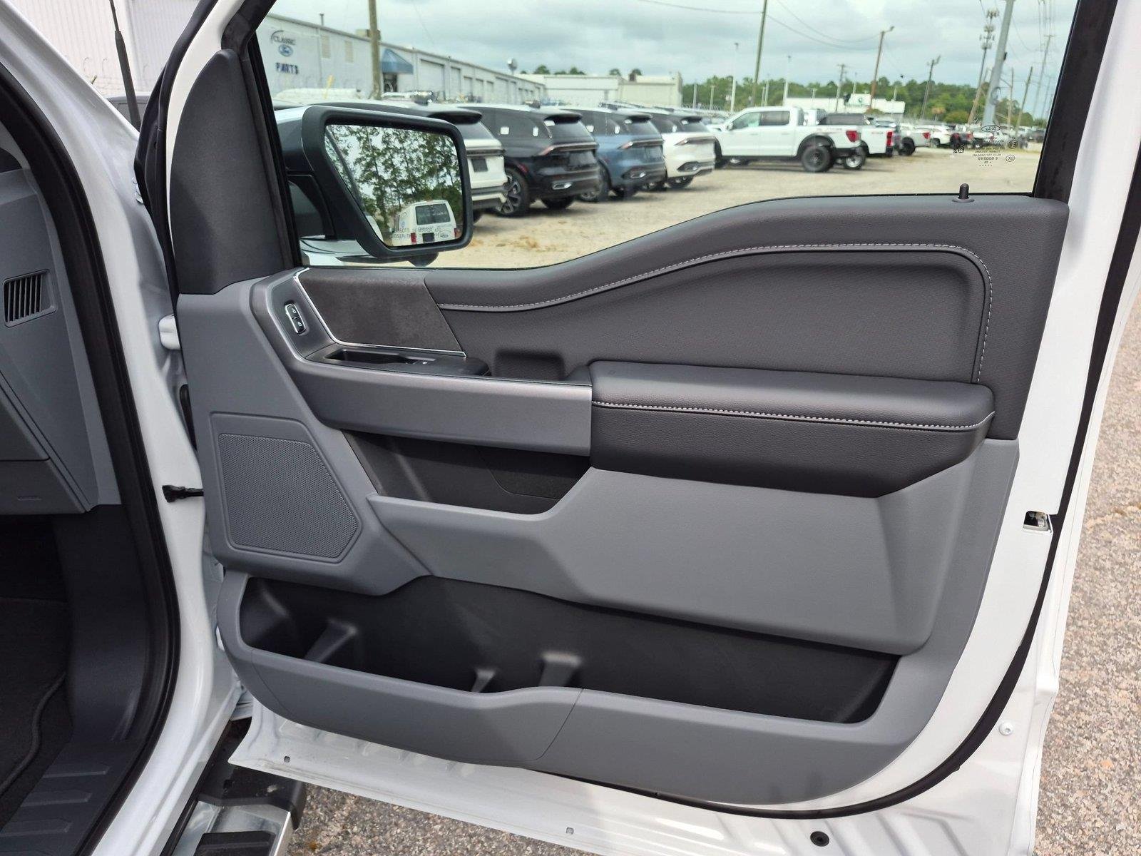 New 2026 Oxford White Ford XLT image 30