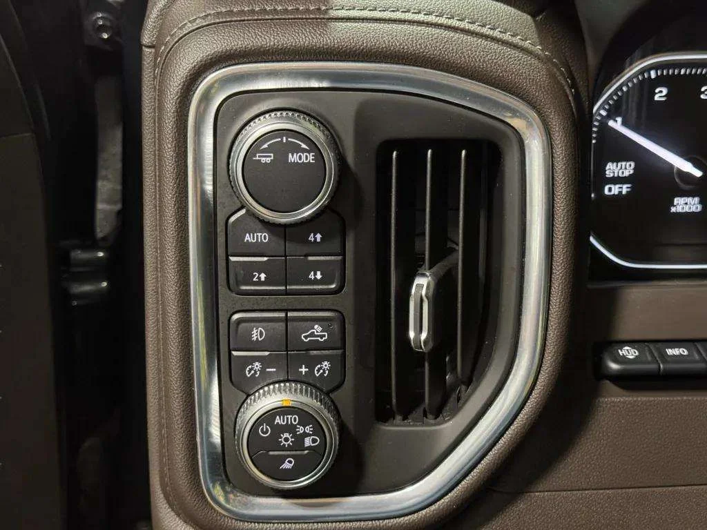 Used 2021 Green GMC Denali image 18