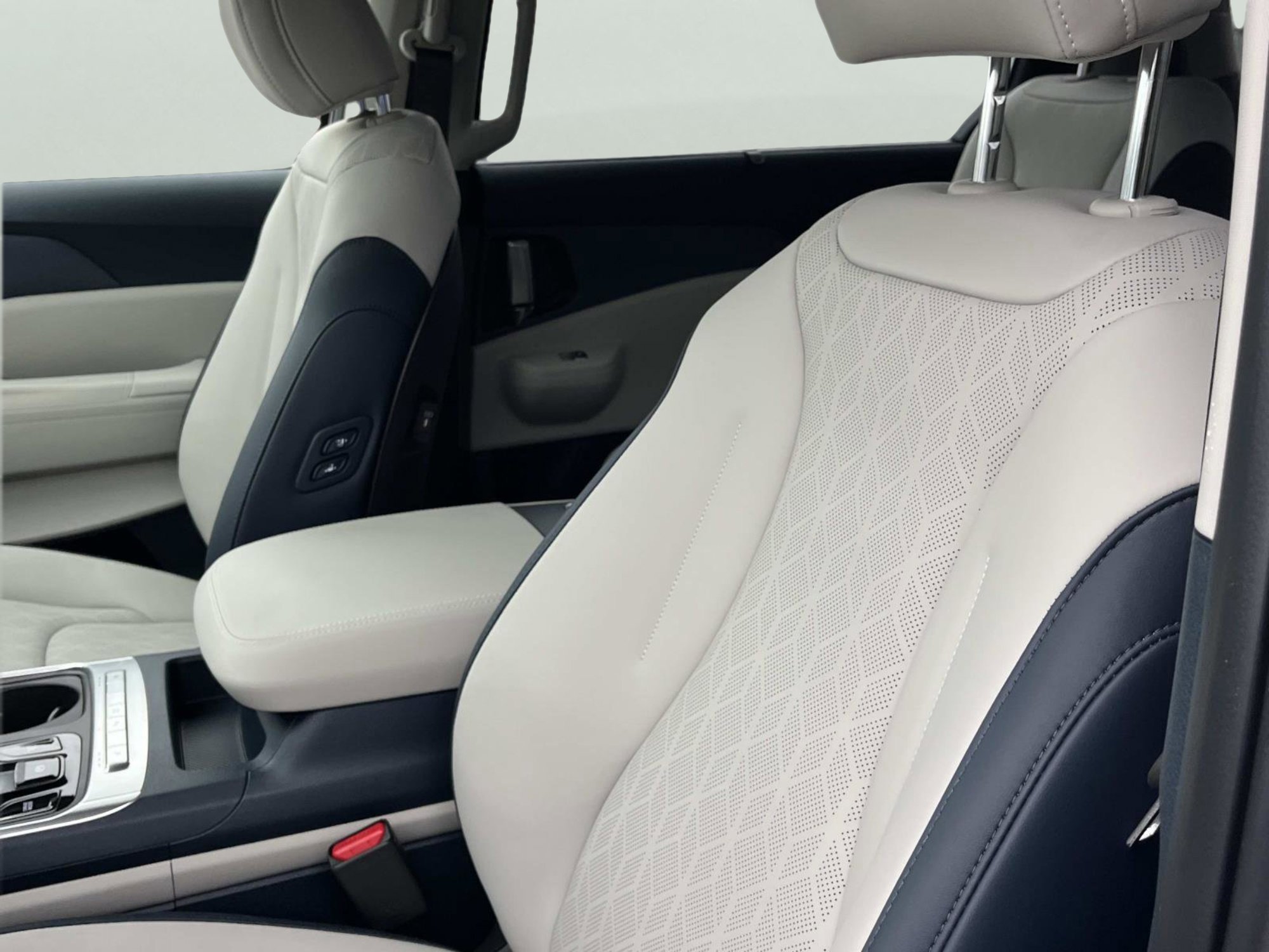 New 2026 Snow White Pearl Kia EX image 27