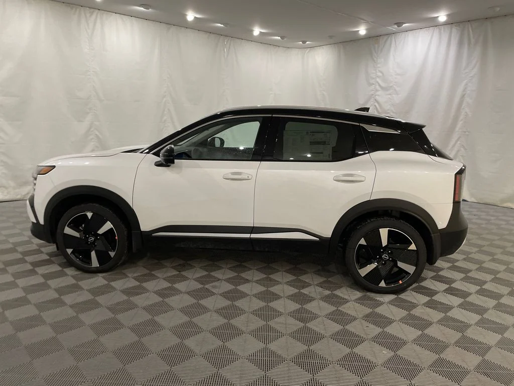 New 2026 Aspen White TriCoat / Super Black Two-tone Nissan SR image 9