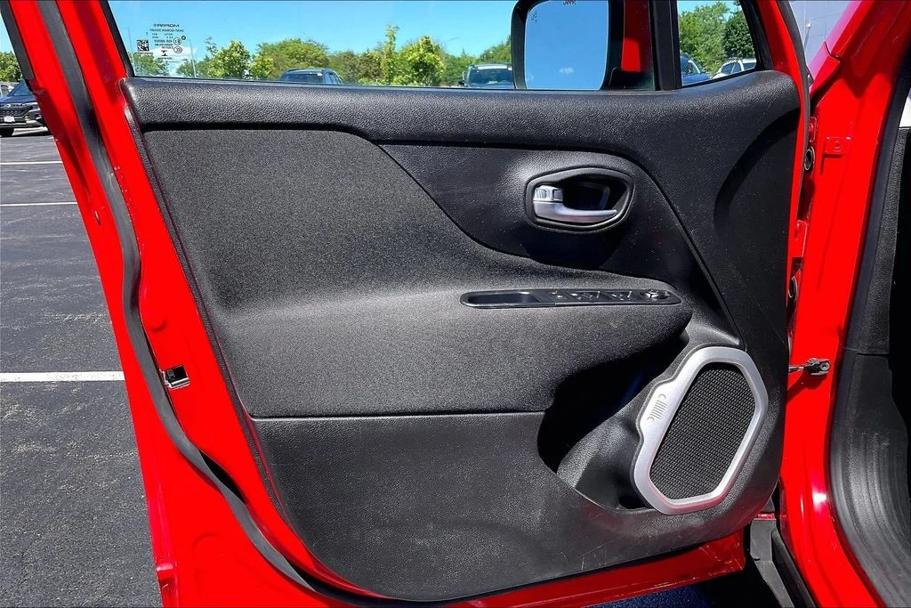 Used 2018 Red Jeep Latitude image 22