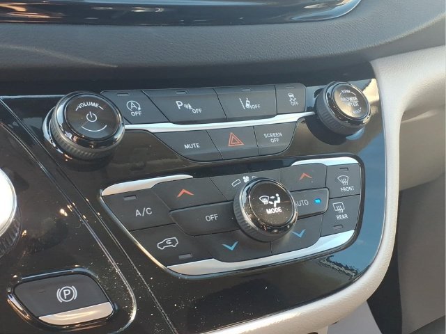 Used 2024  Chrysler Touring L image 6