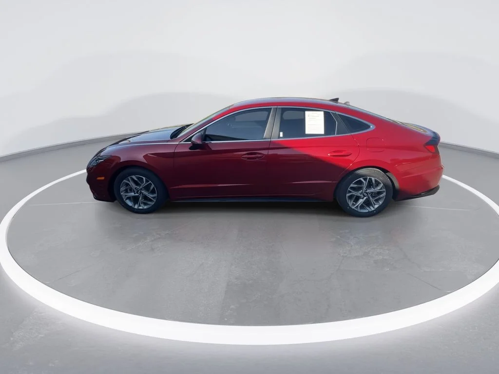Used 2023 Red Hyundai SEL image 5