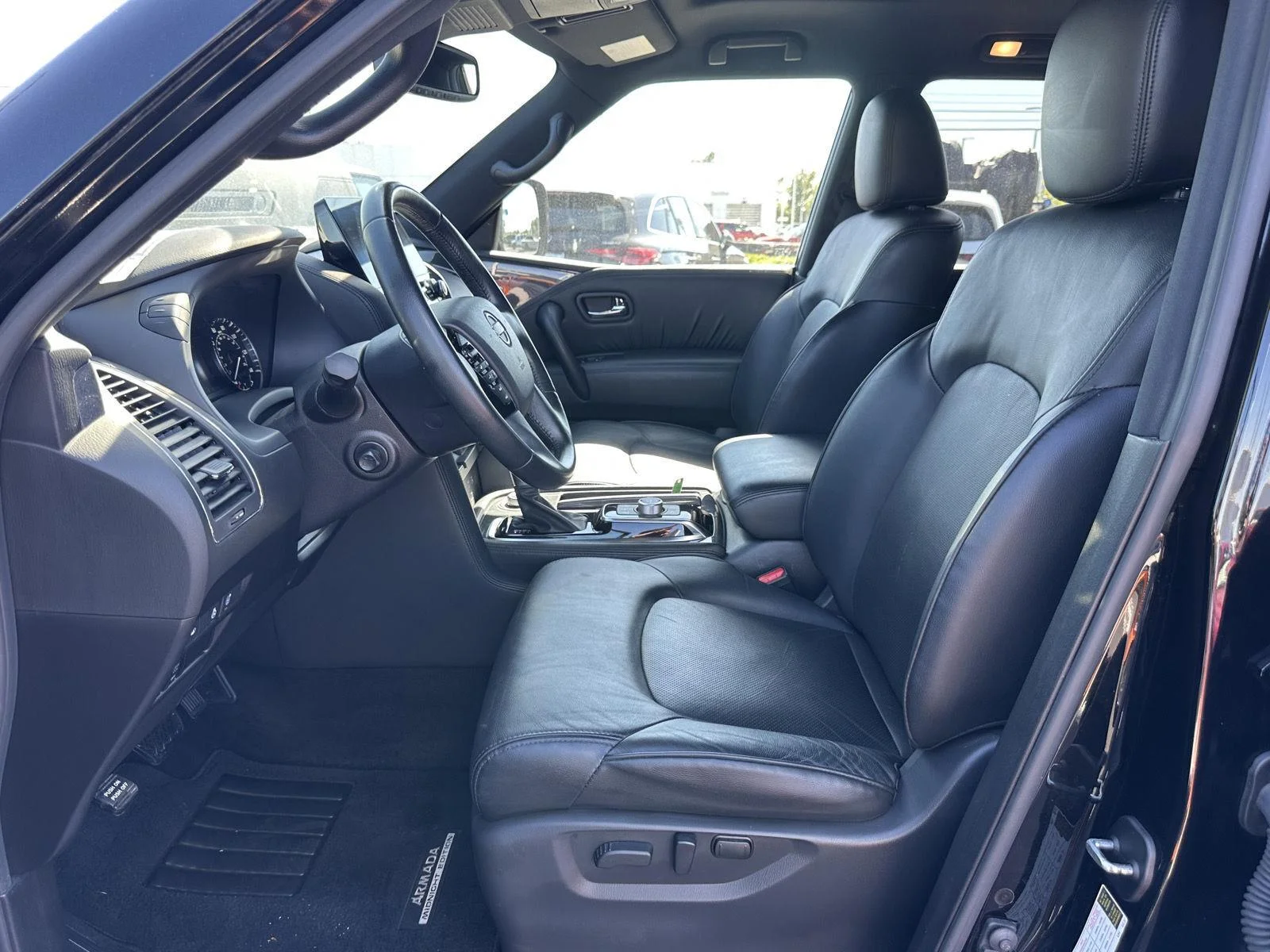 Used 2023 Super Black Nissan SL image 9