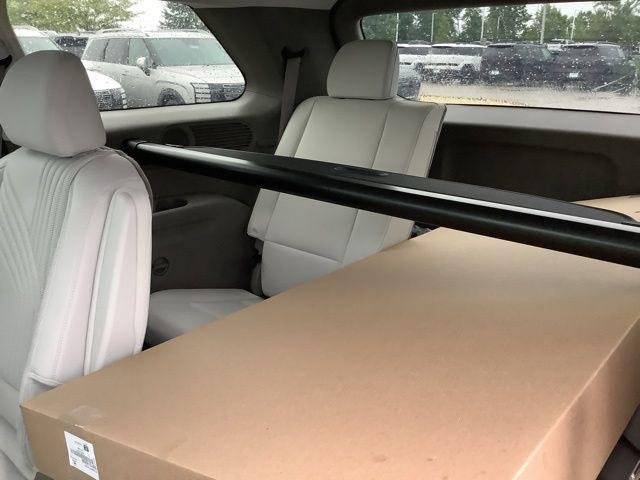 New 2026 Silver Metallic Hyundai SEL Premium image 11