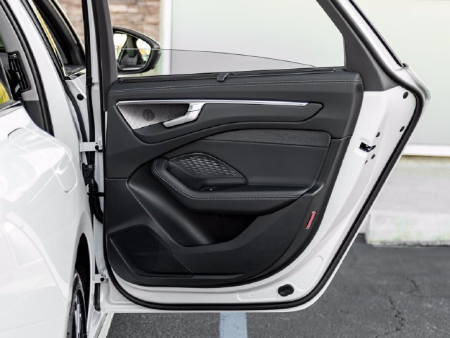 Used 2026 Glacier White Audi Premium Plus image 31