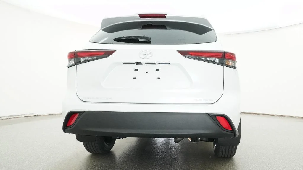 New 2026 Wind Chill Pearl Toyota XLE image 16
