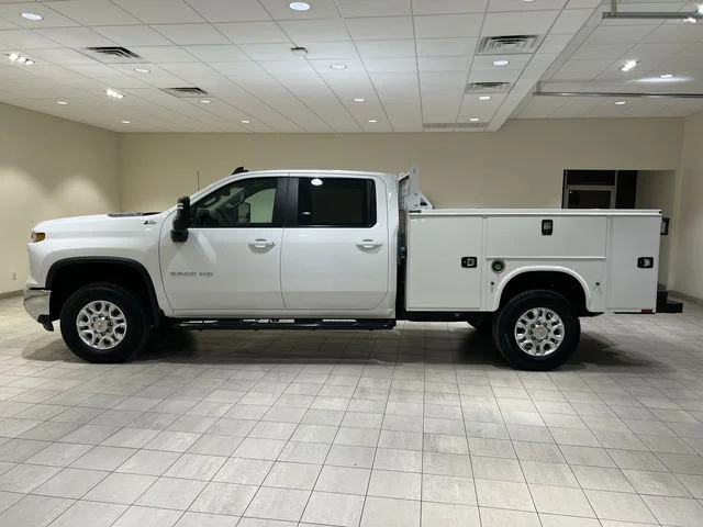 Used 2025 Summit White Chevrolet LT image 2