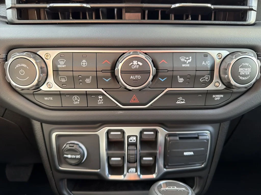 2026 Jeep Gladiator Sahara - Photo 29