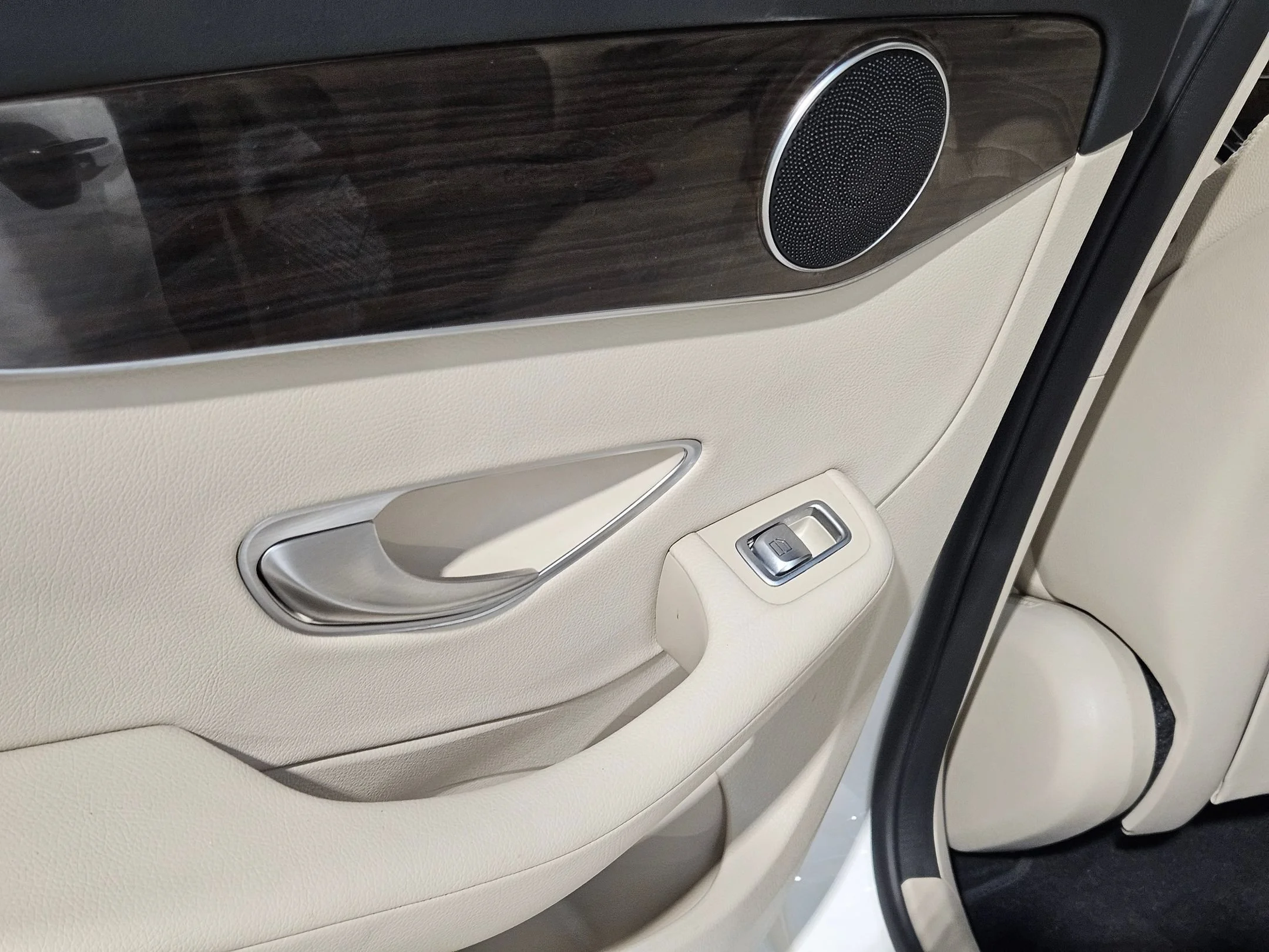 Used 2021 Polar White Mercedes-Benz GLC 300 image 36