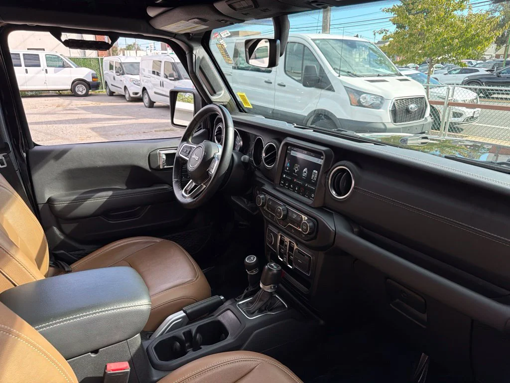 Used 2022 Black Jeep Unlimited Sahara image 16
