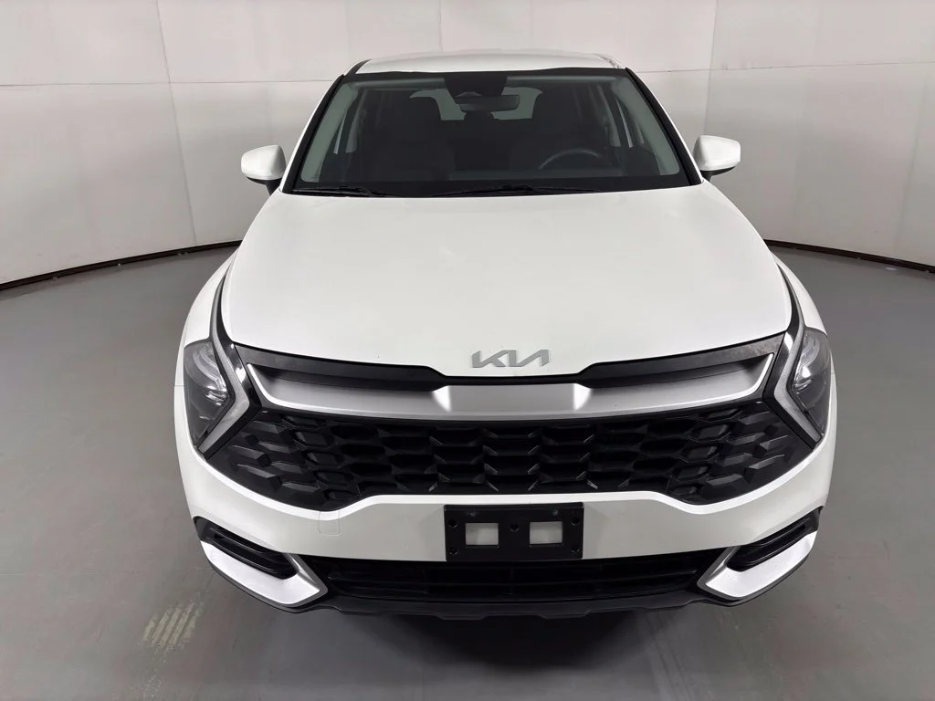 Used 2023 White Kia LX image 3