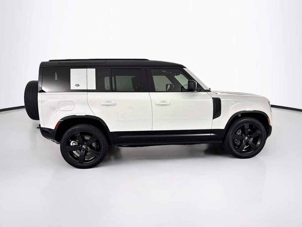 Certified Used 2024 White Land Rover X-Dynamic SE image 4