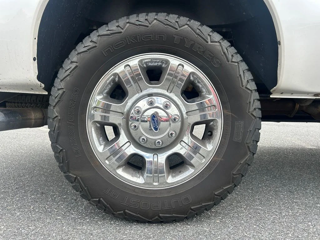 Used 2016 White Platinum Clearcoat Metallic Ford Lariat image 25