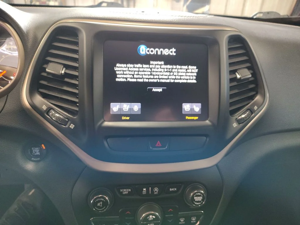 Used 2015 Gray Jeep Limited image 19