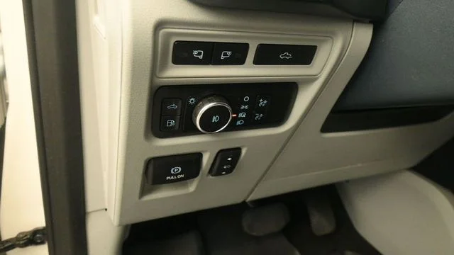 Used 2023 Star White Ford Limited image 15