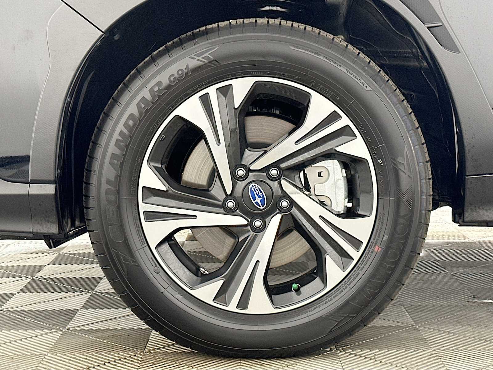 Used 2025 Crystal Black Silica Subaru Premium image 28