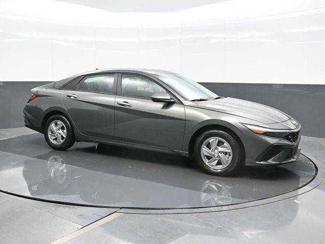 New 2026 Gray Hyundai SE image 7