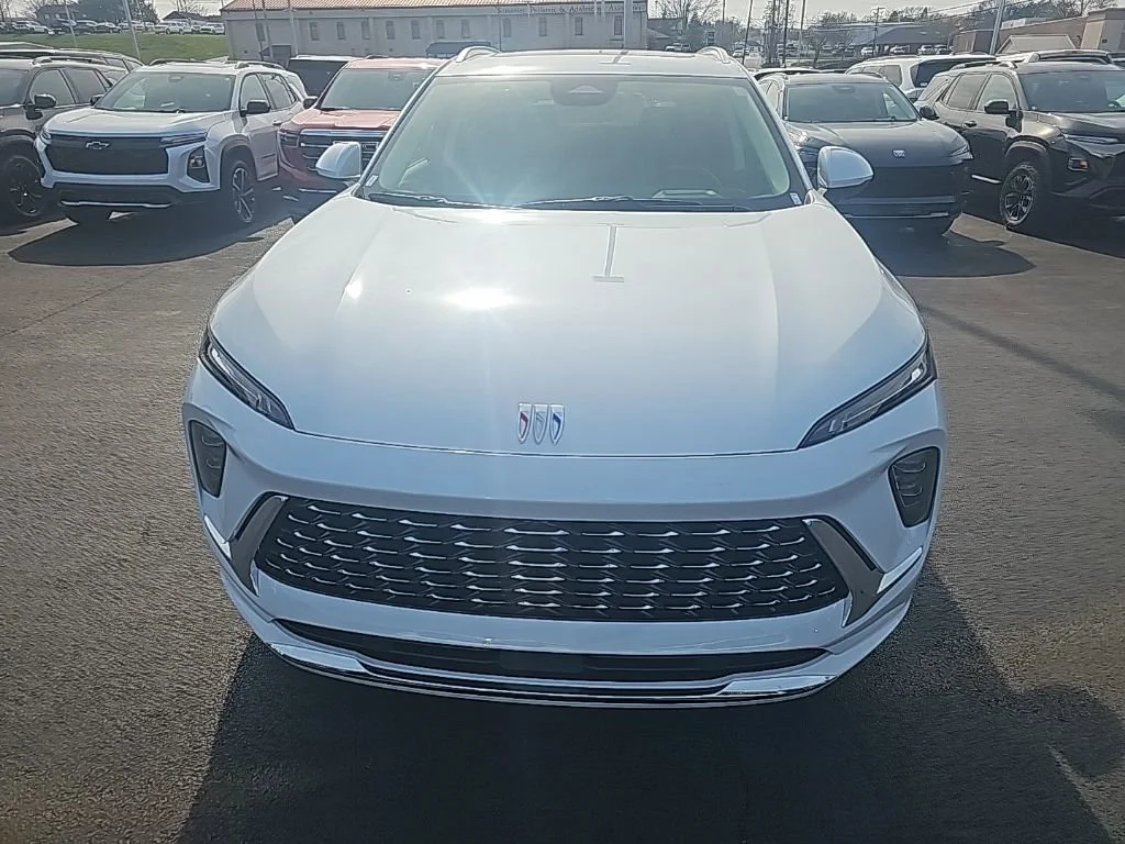 New 2026 Iridescent White Tricoat Buick Avenir image 2