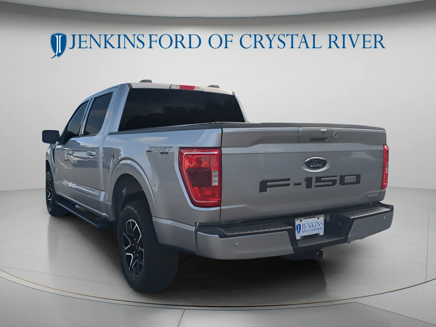 Used 2023 Avalanche Gray Ford XLT image 6