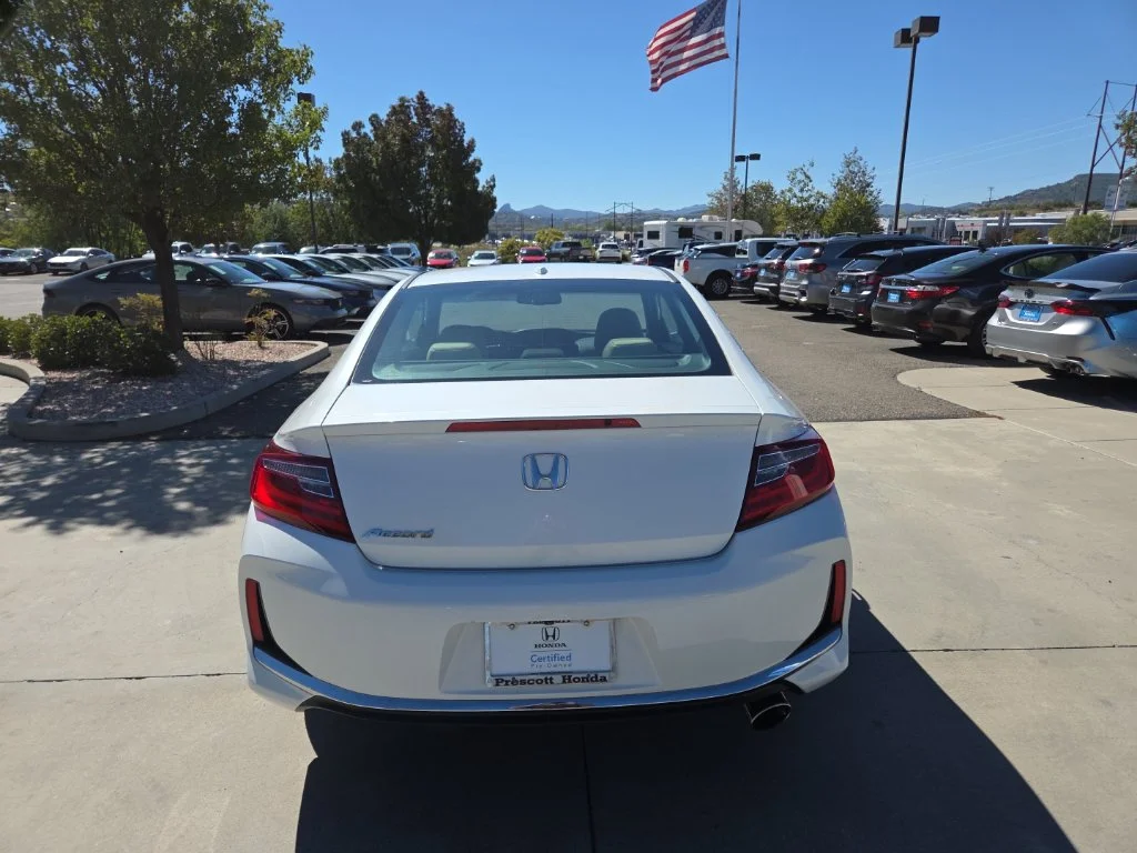 Used 2017  Honda EX-L image 6