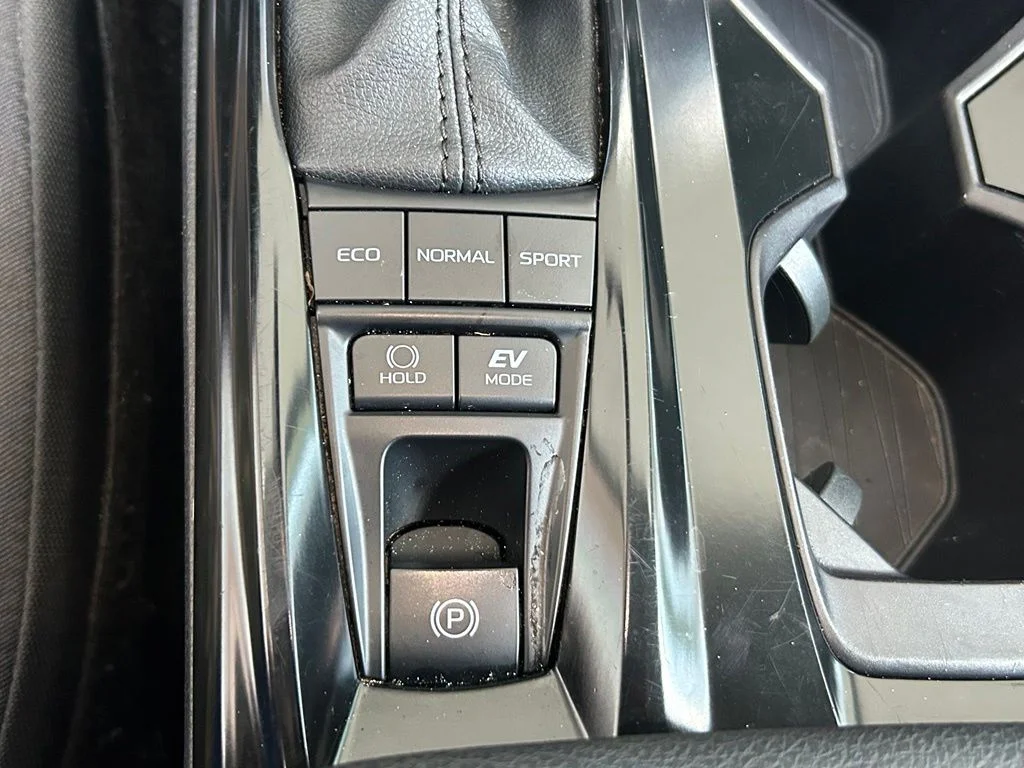 Used 2025 White Toyota LE image 45