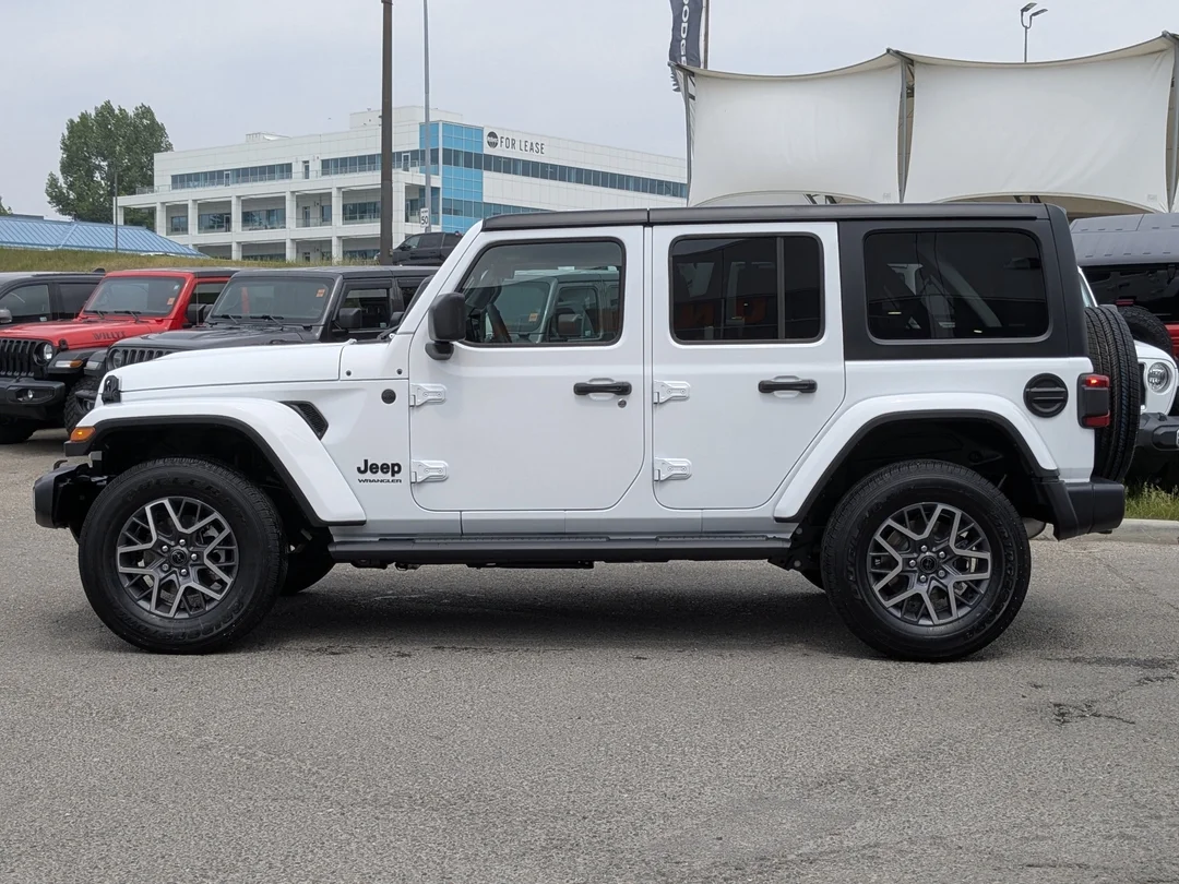 New 2025 White Jeep Sahara - - 4x4 - McKinley Leather Seats - Technology Grp - Safety Grp - Alpine Prem Audio & More! image 4