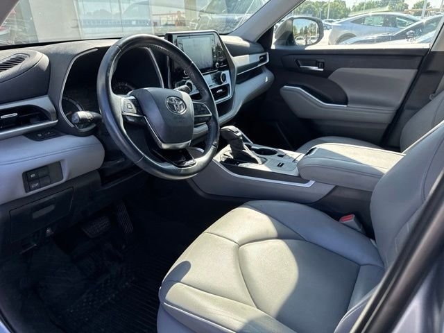 Used 2021  Toyota XLE image 7