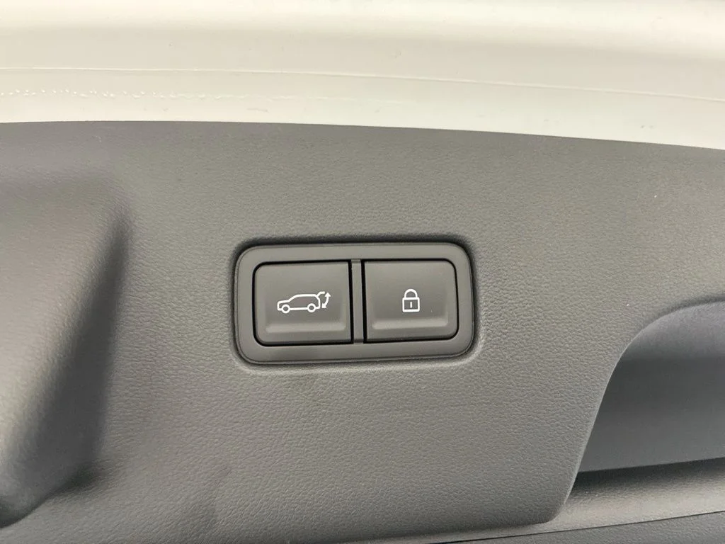 New 2026 White Hyundai SEL image 8
