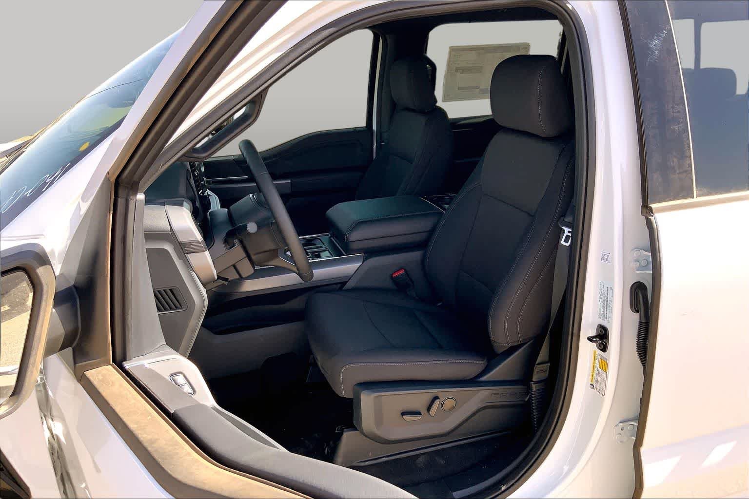 New 2026 Oxford White Ford XLT image 9