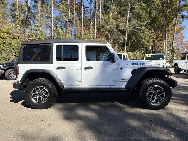 New 2026 Bright White Clear-Coat Exterior Paint Jeep Rubicon image 4