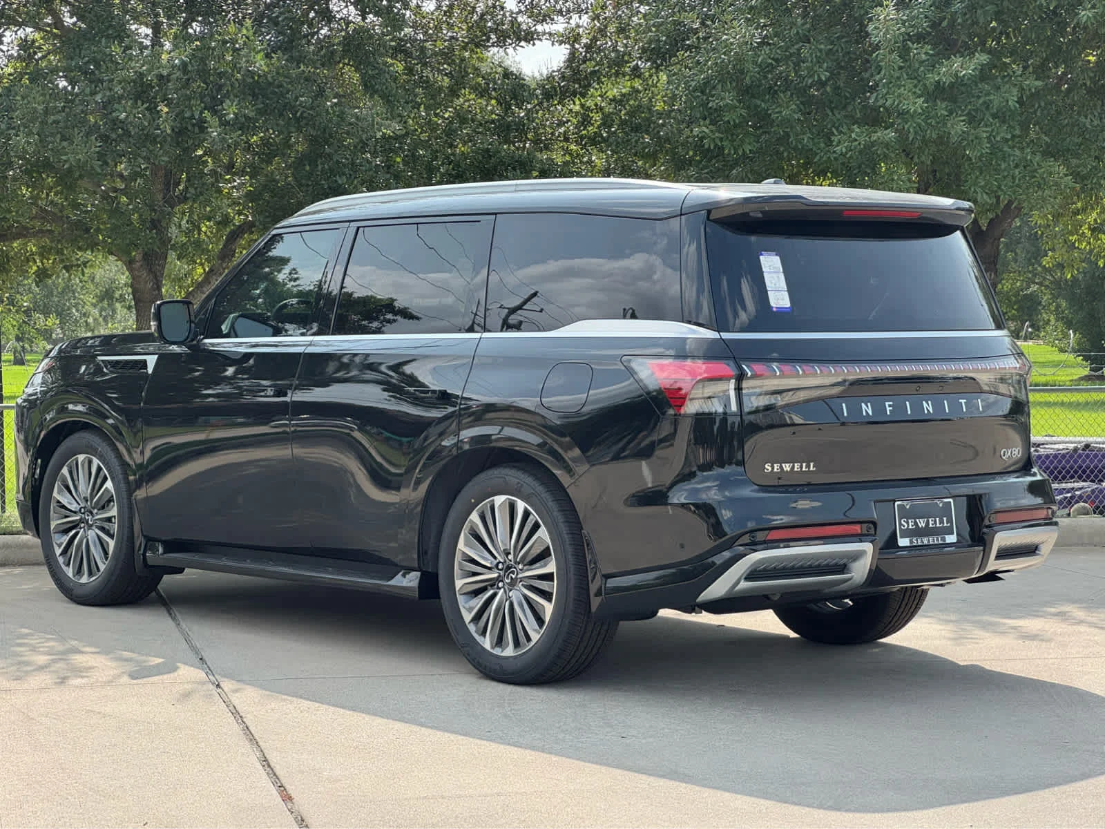 New 2026 BLACK OBSIDIAN INFINITI Luxe 2WD image 4