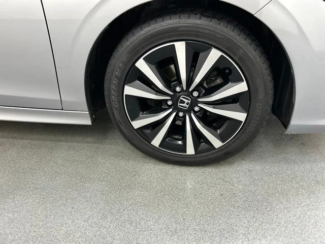 Used 2022 Silver Honda EX image 22