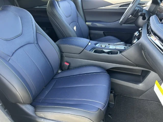 New 2027 RADIANT WHITE INFINITI Sport AWD image 11
