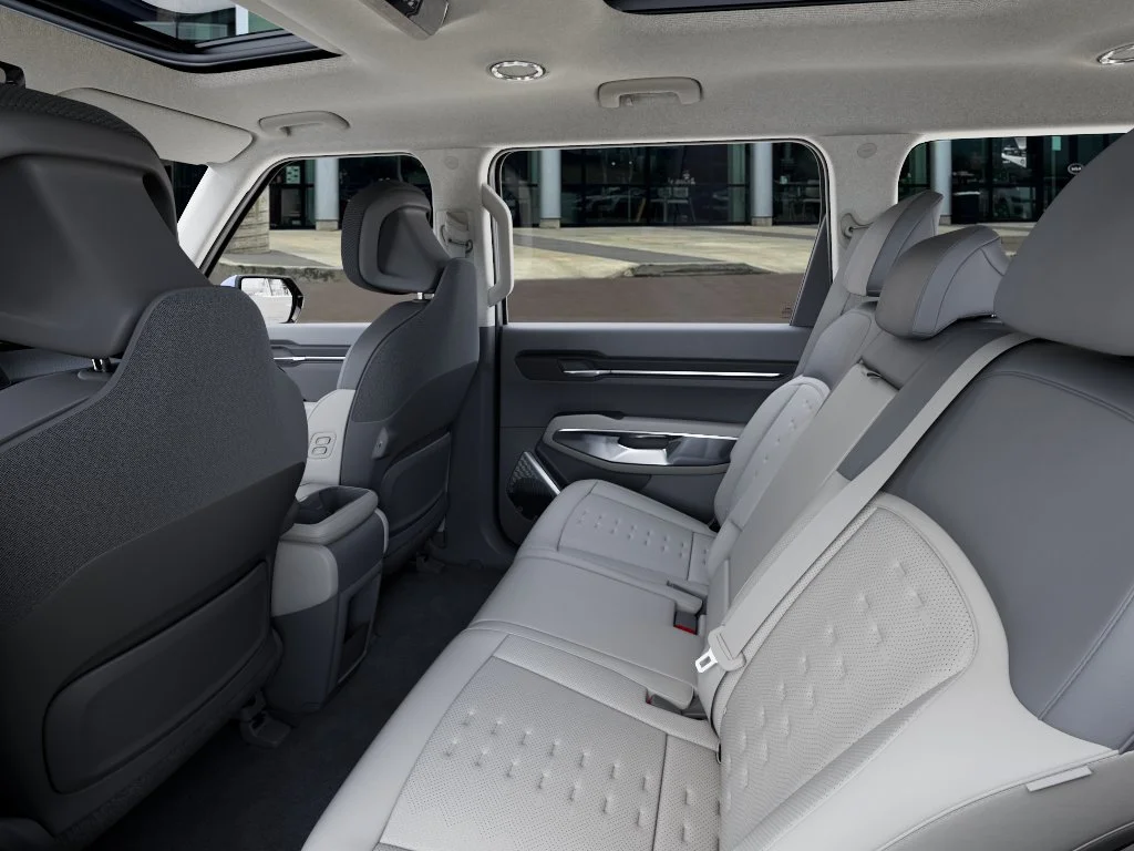 New 2026 Glacial White Pearl Kia Wind AWD image 18
