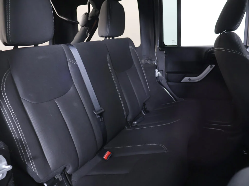 Used 2018 Crystal Metallic Jeep Unlimited Sahara image 28