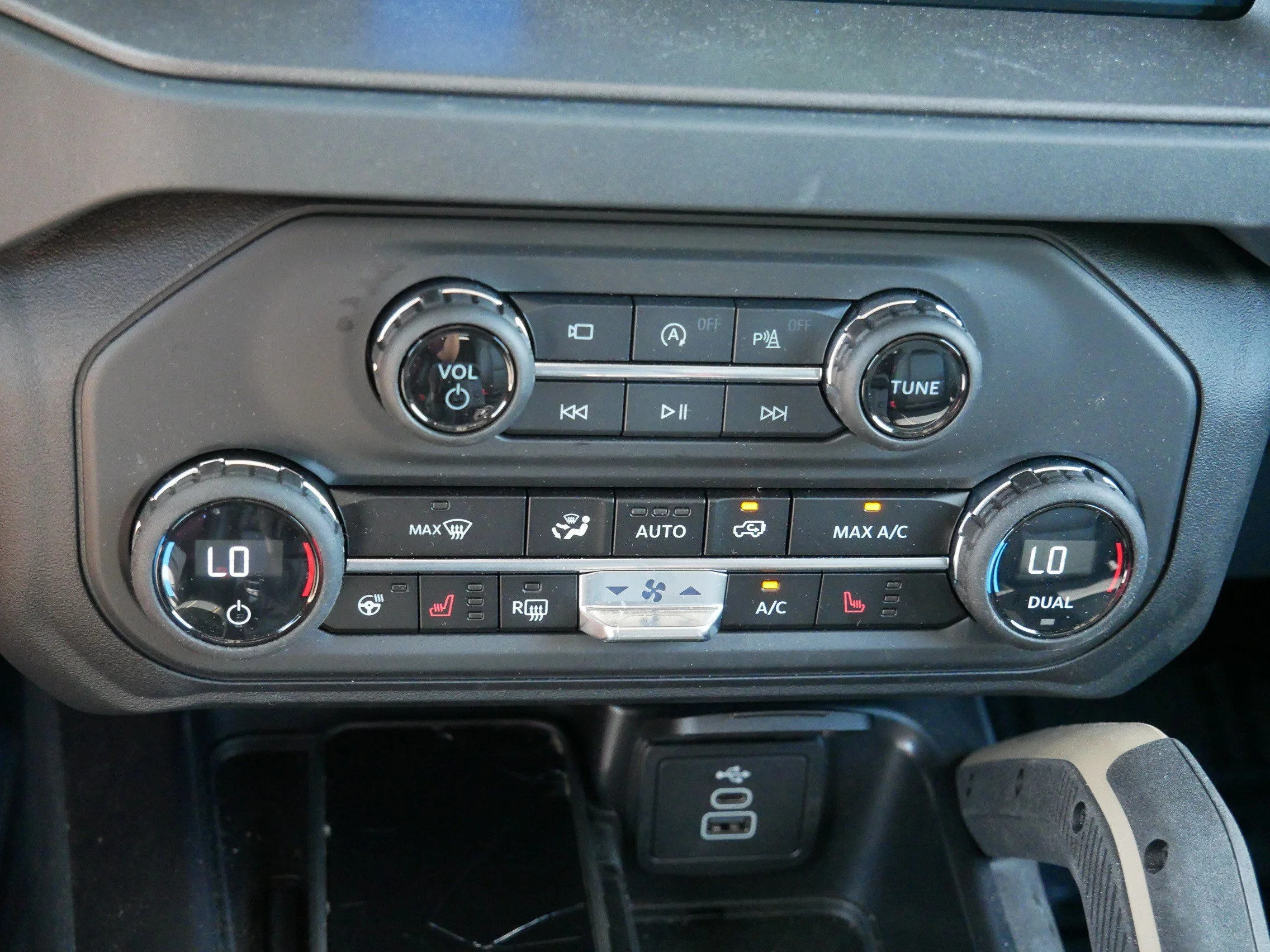 New 2026 Oxford White Ford Badlands image 23