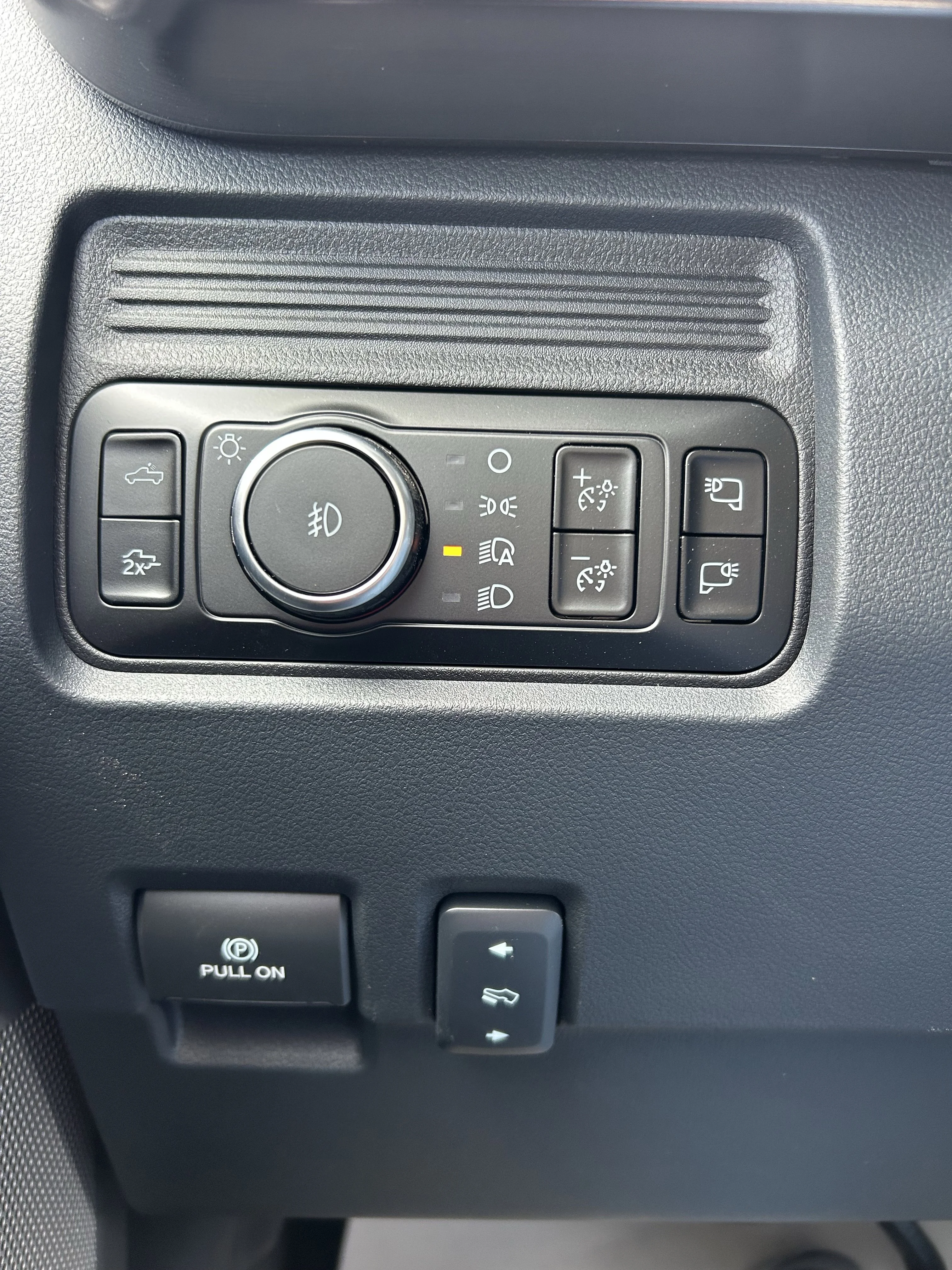 New 2026 Marsh Gray Ford LARIAT image 8