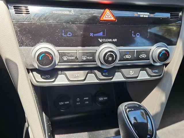 Used 2020 Gray Hyundai SE image 27